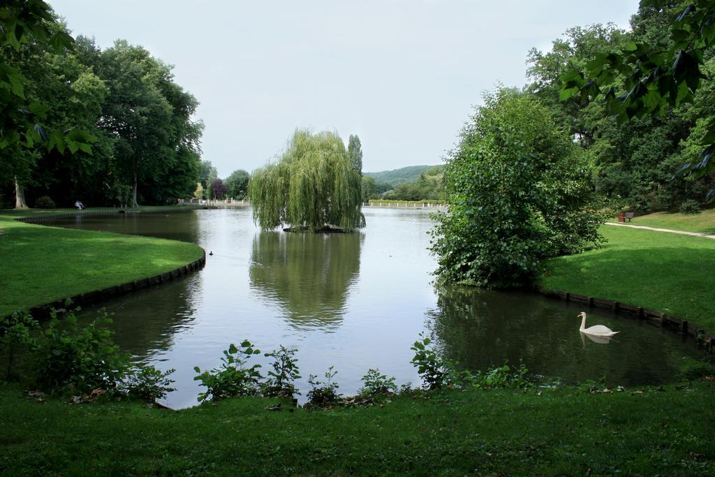 Au Bord Du Lac Hotell Saint-Rémy-lès-Chevreuse Exteriör bild